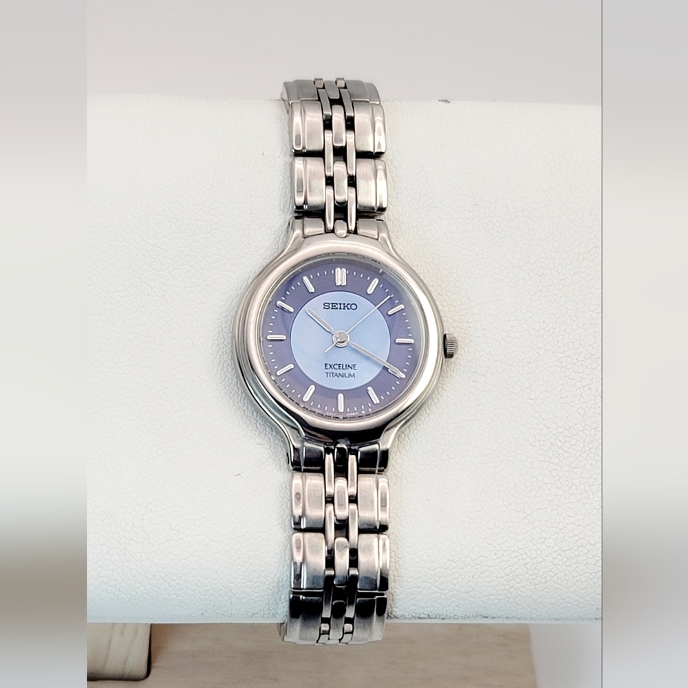 Seiko Exceline 4j41-0070 Titanium Haq Quartz Ladies Watch Blue Mop Dial Usa